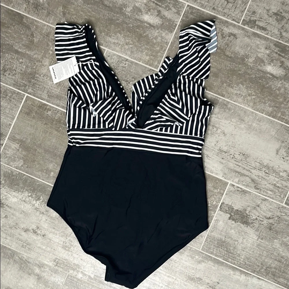 COCOSHIP Black and White Striped Swimsuit